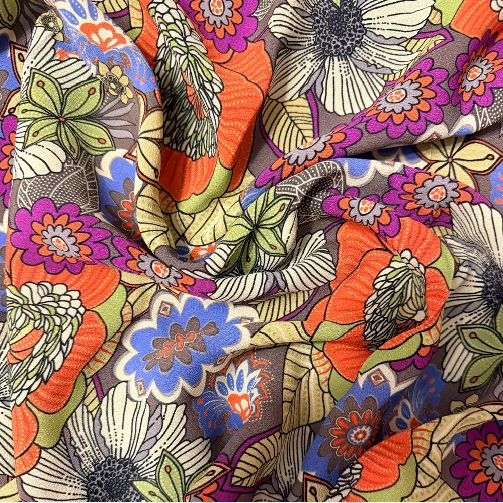 Less than $7/Yard
5.47 yards of moss crêpe floral pattern fabric - Picture 1 of 2